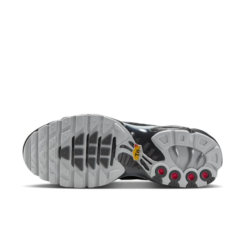 Nike Air Max Plus TN SE "Black & Wolf Grey"